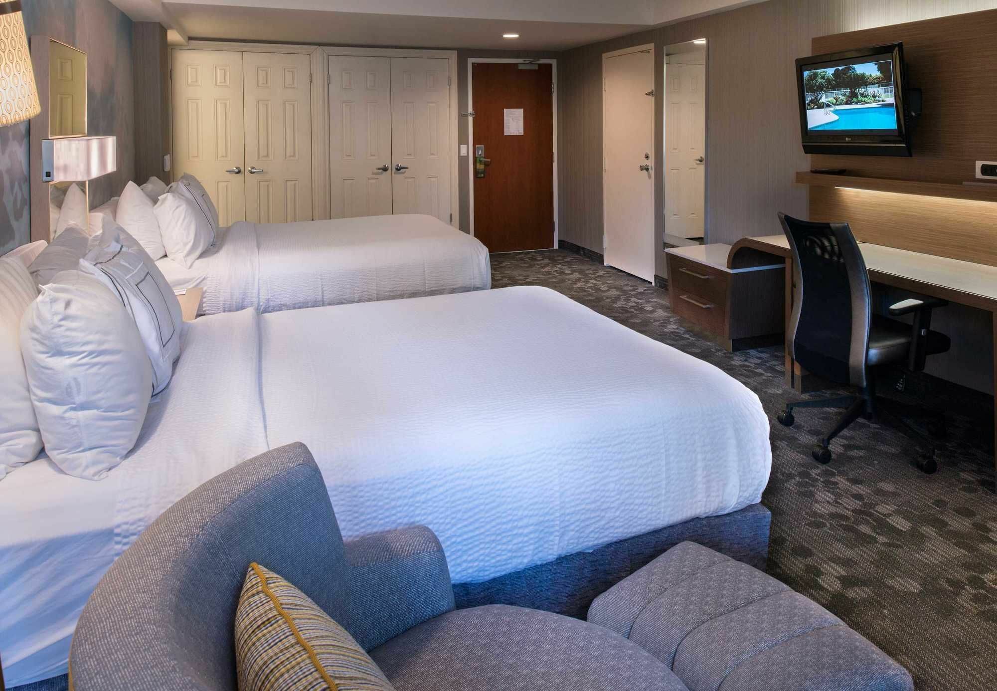 Courtyard By Marriott Oxnard/Ventura Hotel Exterior photo
