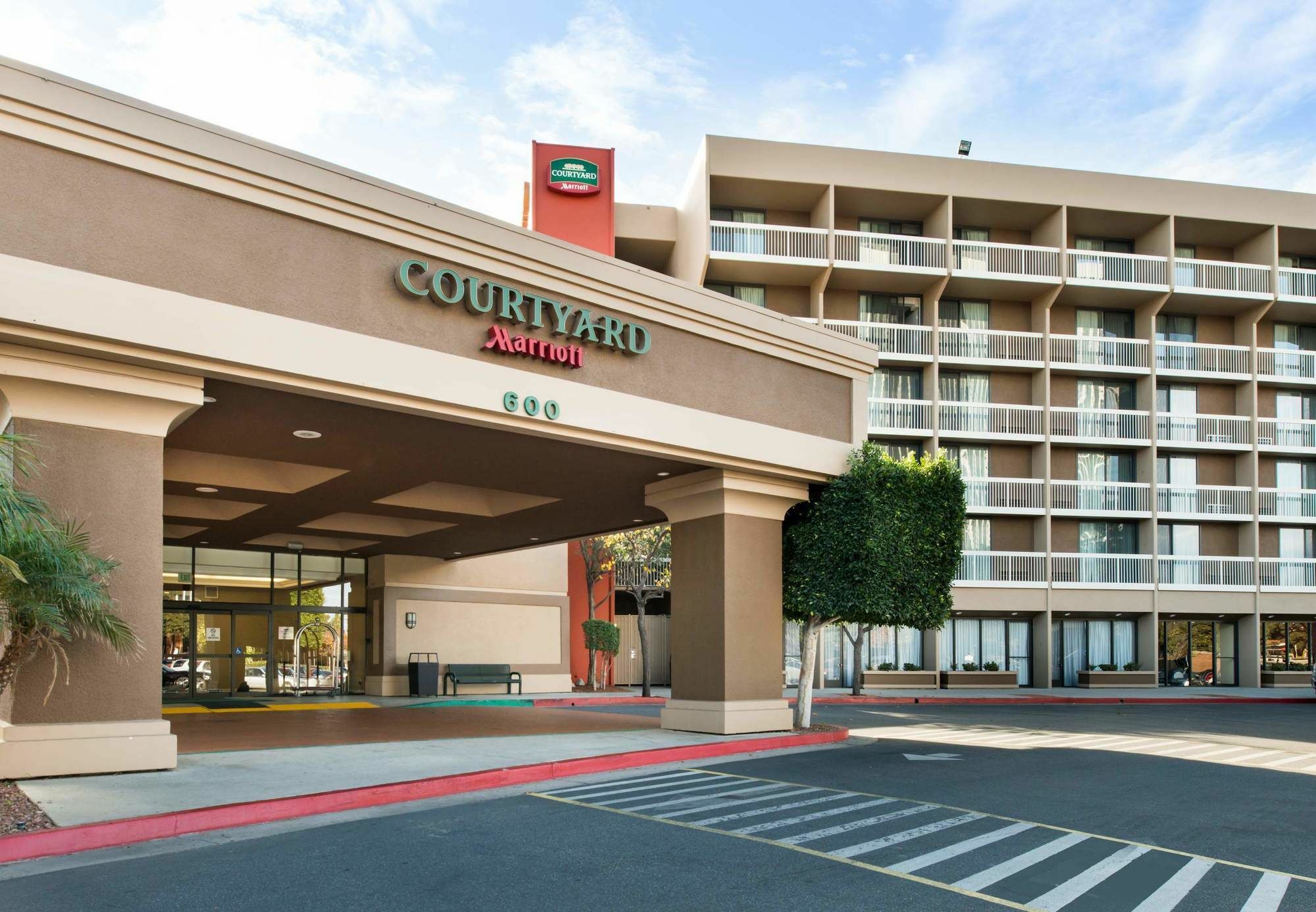 Courtyard By Marriott Oxnard/Ventura Hotel Exterior photo